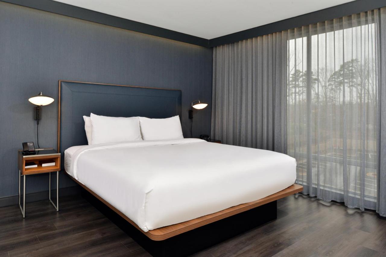 Отель Courtyard By Marriott Raleigh Cary Crossroads Экстерьер фото